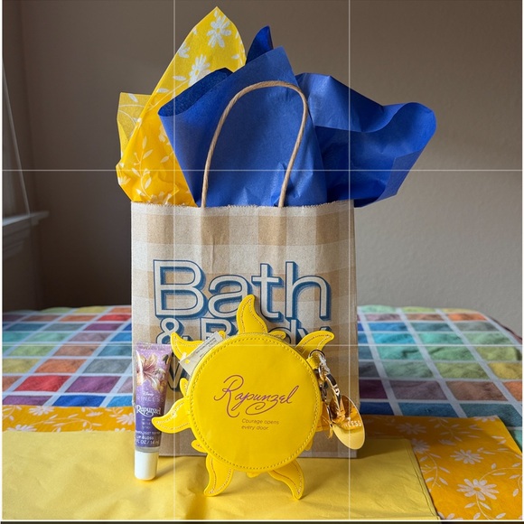🌻👸🌻 BATH AND BODY WORKS RAPUNZEL SUN COIN PURSE & LIP GLOSS 🌻👸🌻 NWT 🌻👸🌻 - Picture 8 of 16